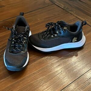 Boys Basketball Shoes - sz 4 - UA Curry